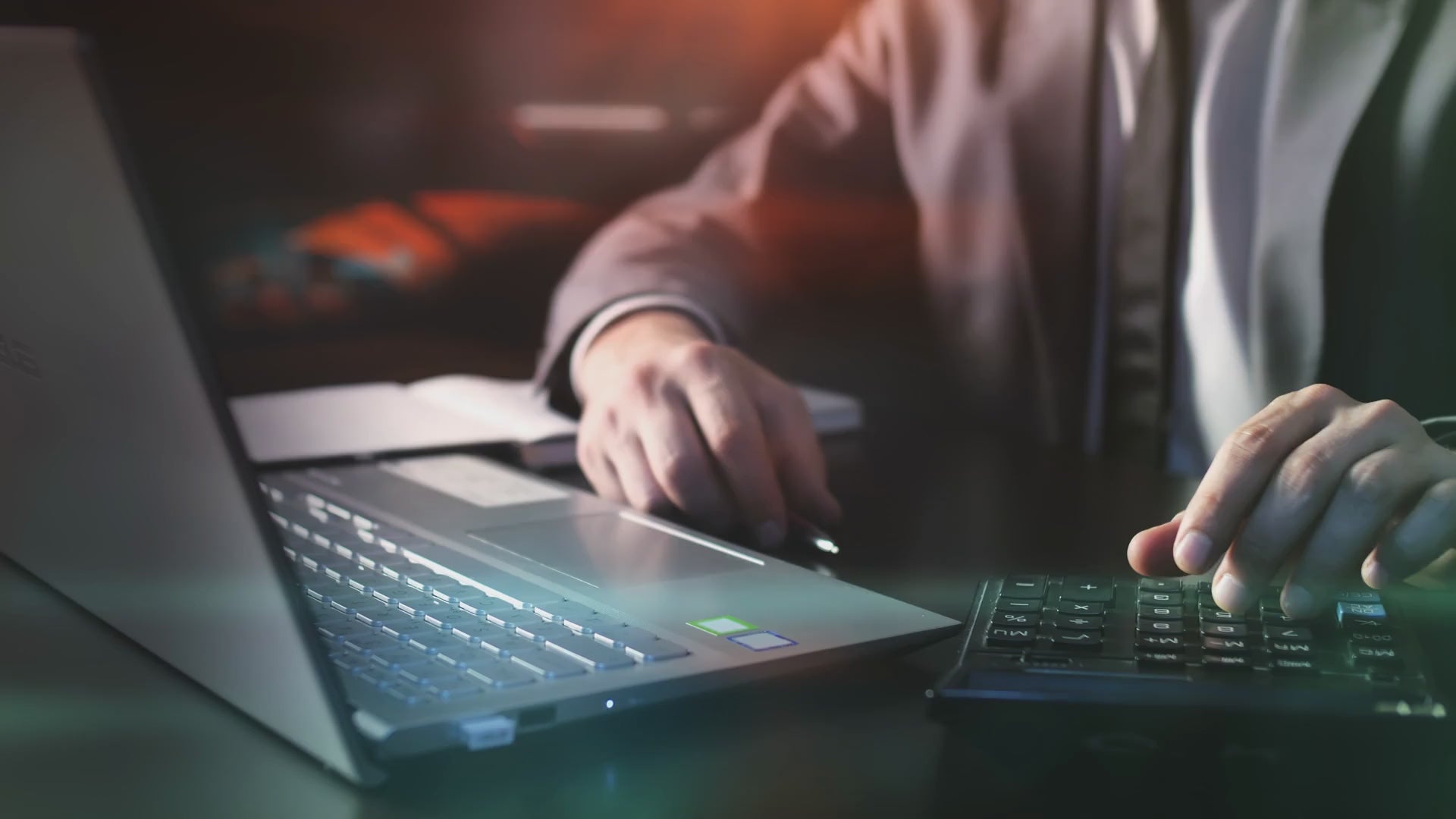 Cargar video: &quot;Esto no es el futuro...es el presente del marketing digital.&quot; &quot;Mientras algunos aún dudan de la inteligencia artificial,otros están multiplicando sus ingresos gracias a ella.Herramientas como ChatGPT, automatizaciones y campañas inteligentes están cambiando las reglas del juego…¿Ya estás dentro o solo estás viendo desde afuera?&quot; &quot;En nuestra comunidad, no solo aprendes…aplicas lo que sabes para atraer más clientes, crear campañas rentables en TikTok y Meta,y usar la IA como tu mejor aliada.Además, te damos acceso a cursos, ebooks, masterclass y recursos prácticos.&quot; &quot;Da el siguiente paso hoy.Únete a nuestro ecosistema educativo y conviértete en un experto del marketing con IA.📥 Descarga nuestros recursos gratuitos o inscríbete en la próxima masterclass desde nuestra página.&quot;